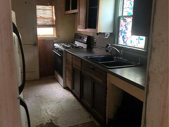 4th image of 1628 S Brookside Ave