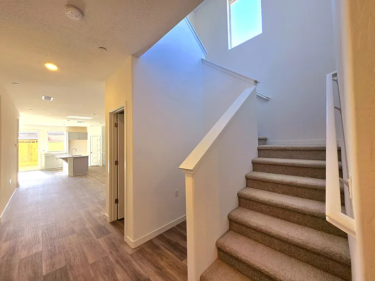 Pioneer Dr W — Photo 11