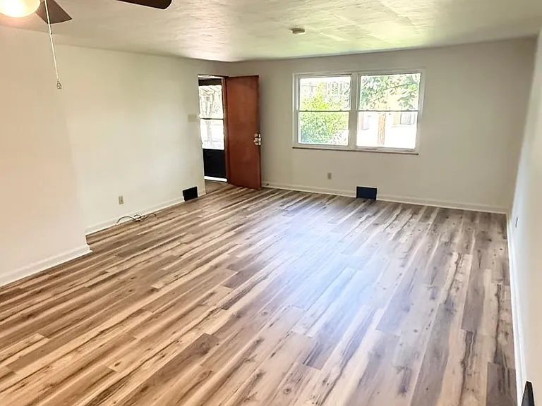 2121 Pioneer Avenue — Photo 3