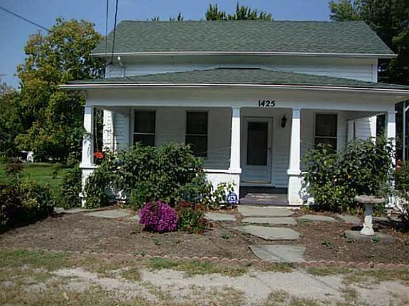 2nd image of 1425 Franklin St