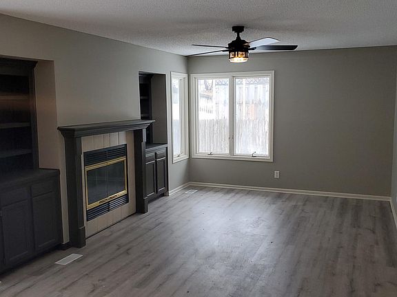 3rd image of 8816 Oakdale Dr