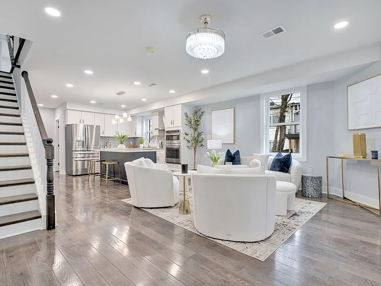 413 Ingraham St NW — Photo 6
