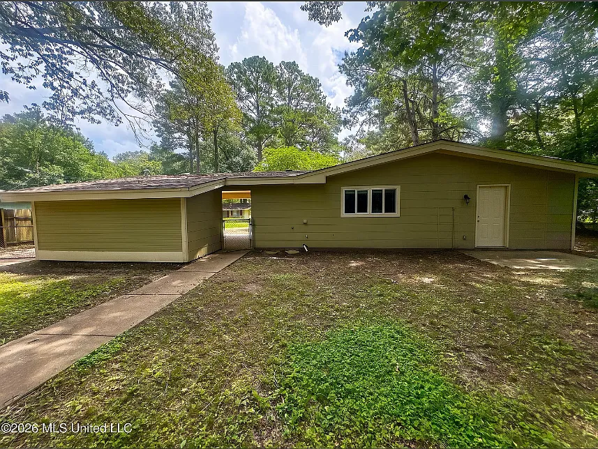 3 bed, 1120 sqft, $1,100 — Photo 2