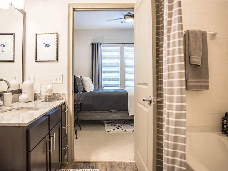 The Ironwood Apartment Homes — Photo 12