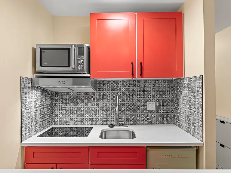 15 Jones St #1B — Photo 16