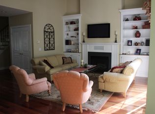 105 Peach Tree Ln, North Andover, MA 01845