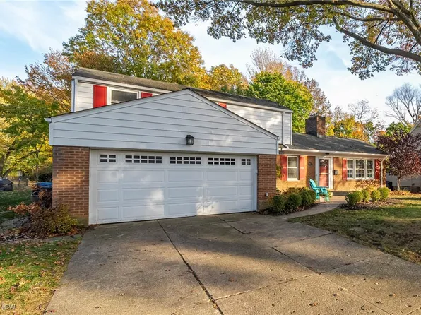 4665 W Park Dr, Fairview Park, OH 44126