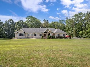 21 Lookout Dr, Ledgewood, NJ 07852