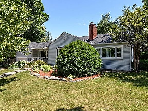 3rd image of 1027 Redeemer Ave