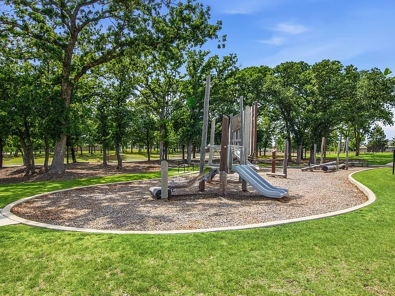 1501 Woodpecker St — Photo 40