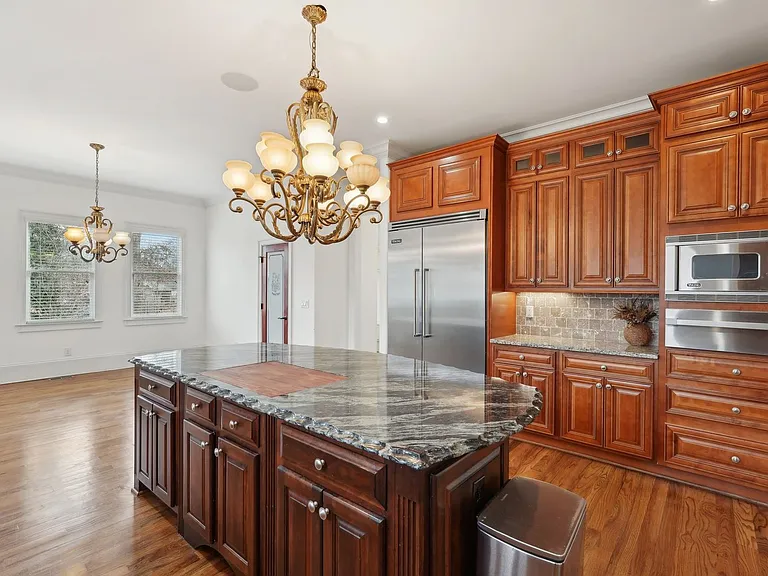 343 Summer Garden Dr — Photo 32