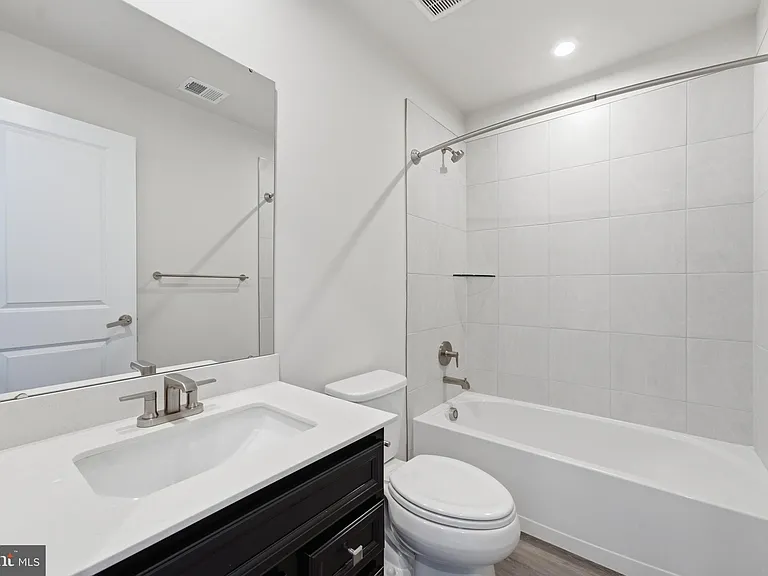 16130 Hyde Park Pl — Photo 24