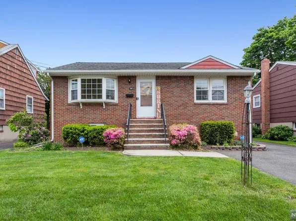 320 Mayhill St, Saddle Brook, NJ 07663