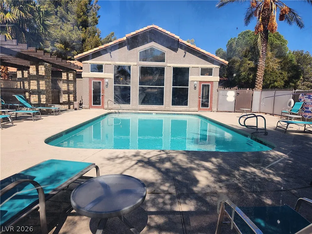 2 bed, 2.0 bath, 965 sqft, $1,150 — Photo 2