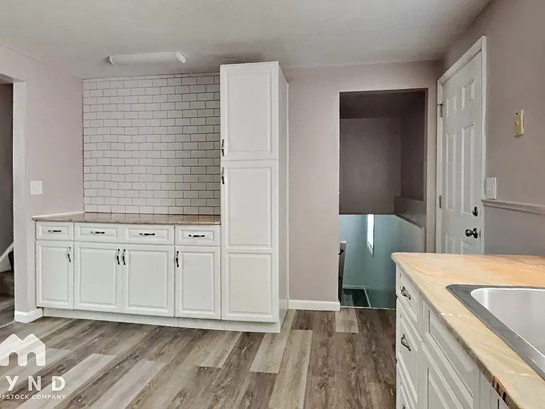 2270 Cardston Dr — Photo 5