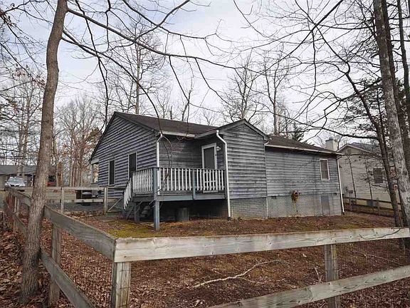 4th image of 317 Jefferson Dr