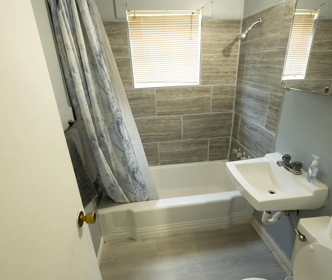 1 bed, $650 — Photo 2