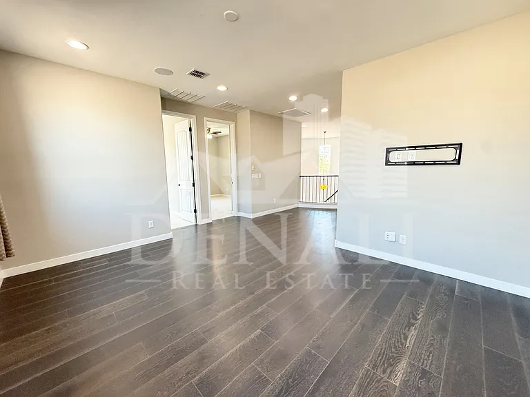 1729 W Myrna Ln — Photo 19