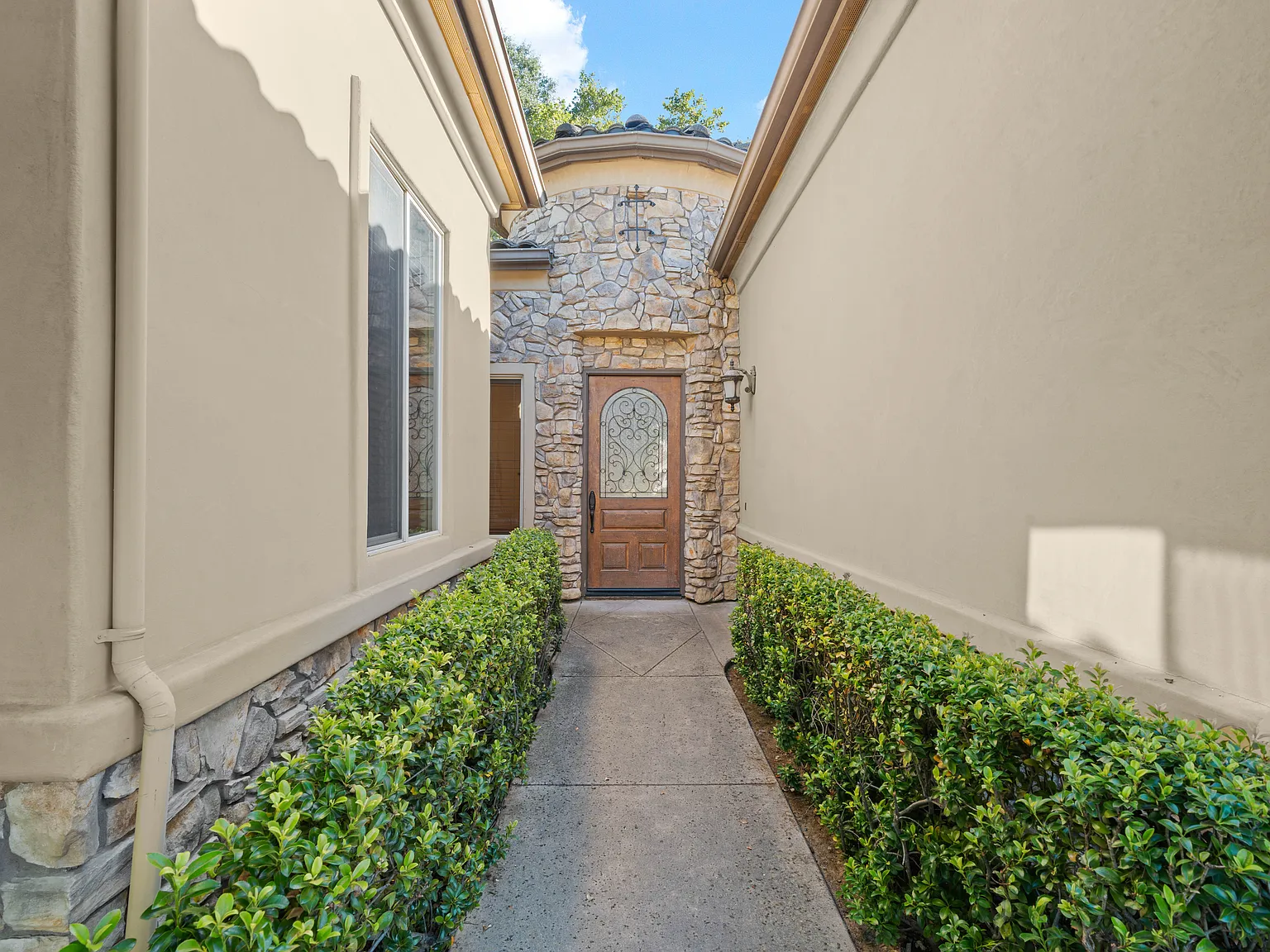 4 bed, 3.5 bath, 2989 sqft, $3,800 — Photo 3