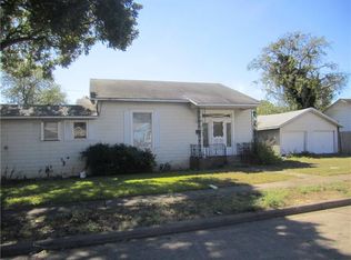 4030 Falls Dr, Dallas, TX 75211