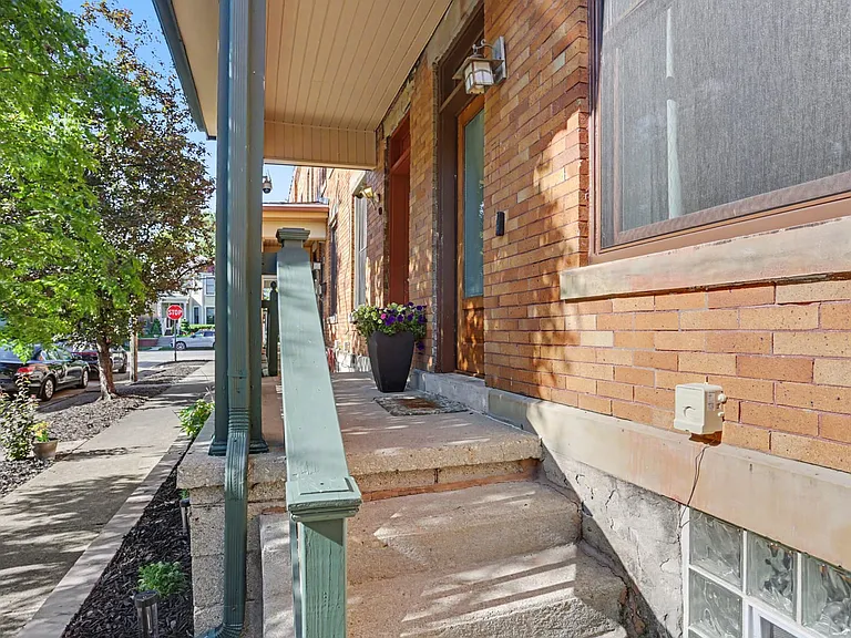 982 Highland St — Photo 3