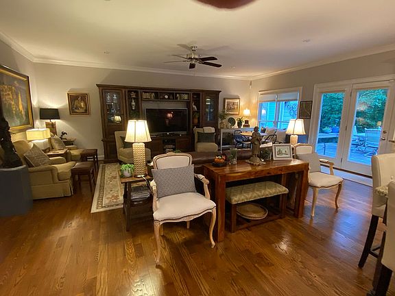 5th image of 800 Jefferson Dr