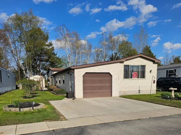 1792 Meadowlark Ln, Smiths Creek, MI 48074