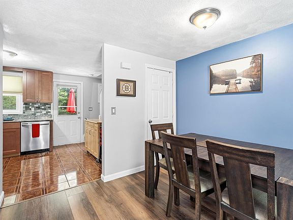 5th image of 105 Stonegate Lane