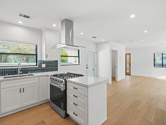 5th image of 1707 S Vineyard Ave