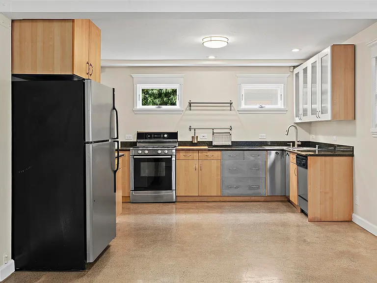 1414 Harmon St — Photo 4