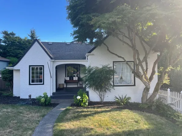 3667 SW Othello St, Seattle, WA 98126