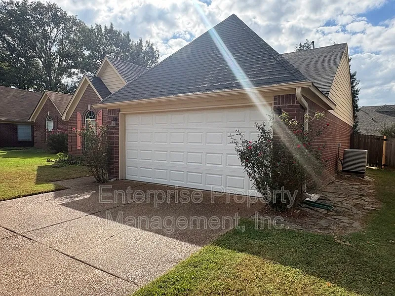 3 bed, 2.0 bath, 1362 sqft, $1,795 — Photo 2