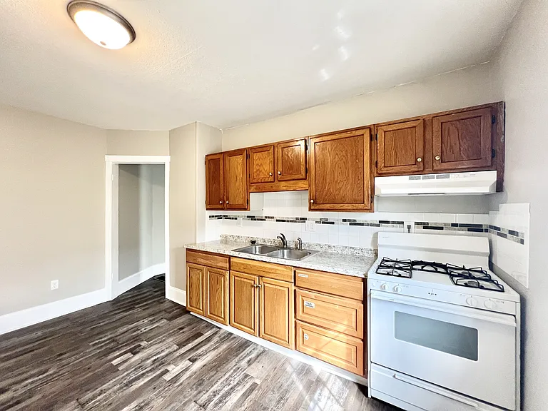 238 Madison St #3 — Photo 6