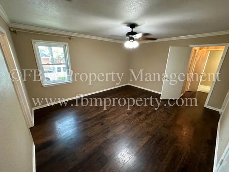 900 Dobbins Rd — Photo 15