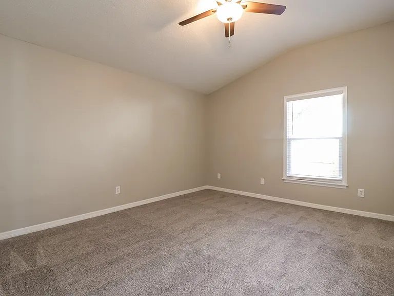 8012 Cameron Cay Ct — Photo 11