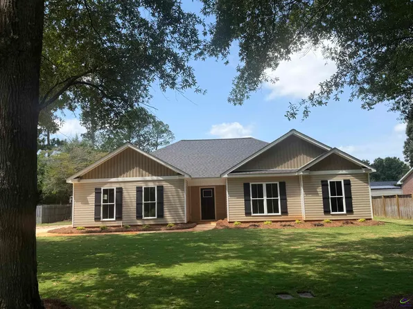 1207 Morningside Dr, Perry, GA 31069