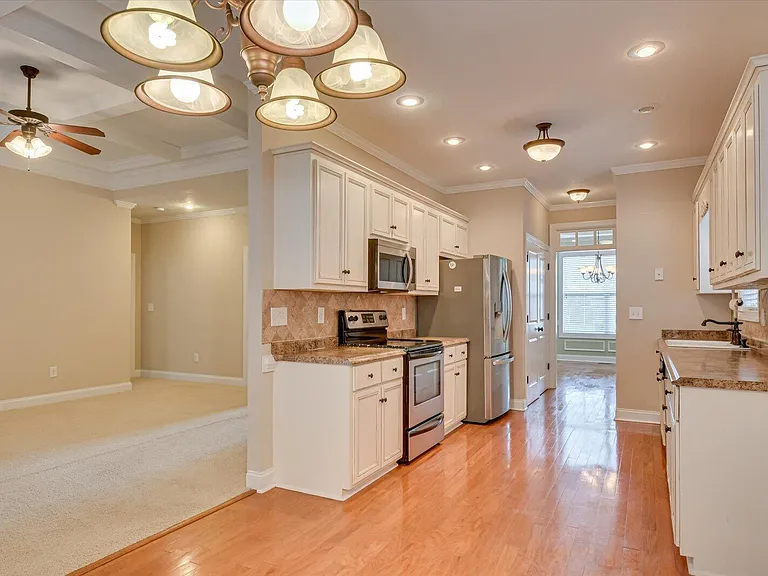 2520 Grier Cir — Photo 11