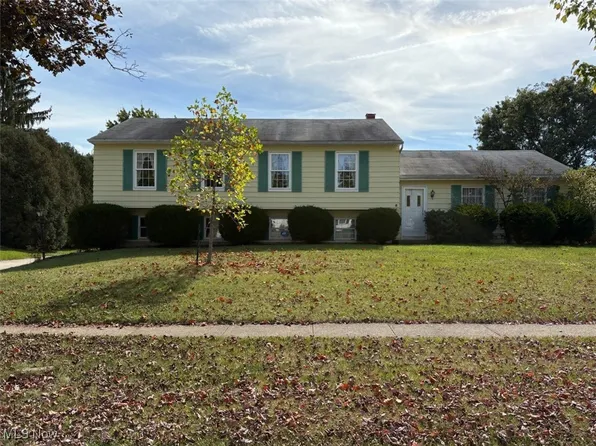 100 Chatham Dr, Aurora, OH 44202