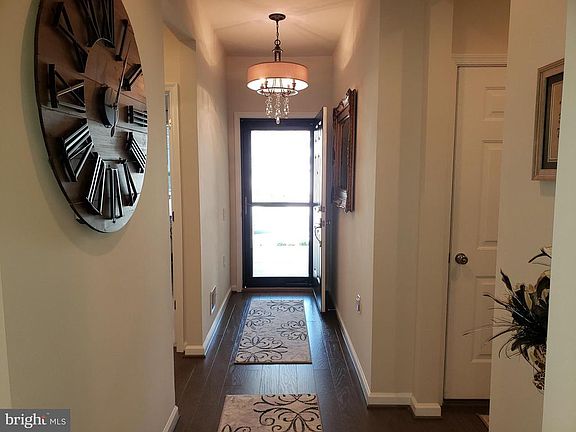 4th image of 210 Long Point Dr