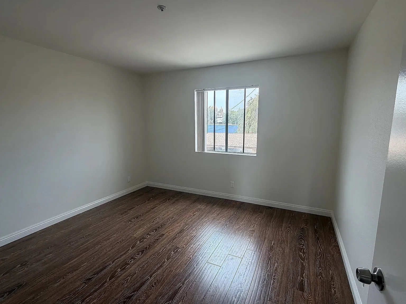 2 bed, 900 sqft, $2,400 — Photo 4