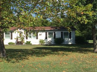 724 Moonglow Rd, Walnut Hill, IL 62893