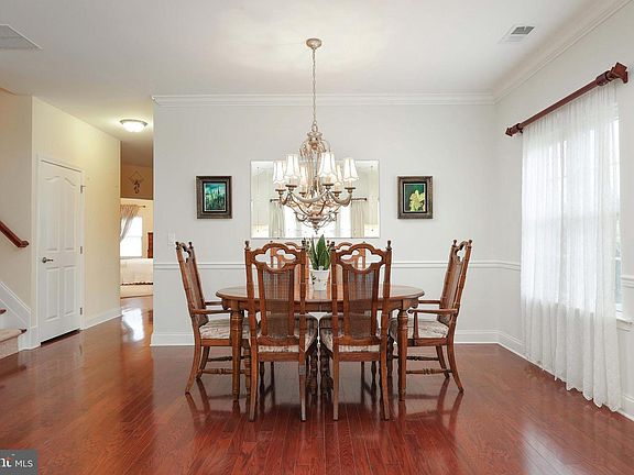5th image of 32 Eagleswood Dr