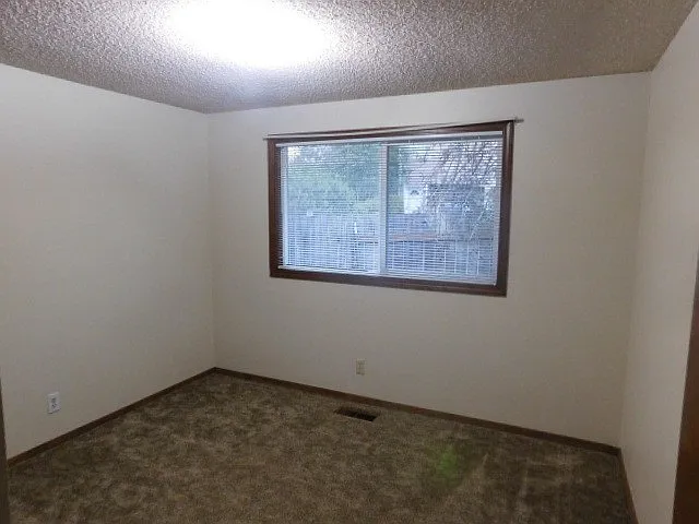 2142 Maplewood Dr S — Photo 8