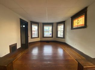 47 Rochelle St, Springfield, MA 01109