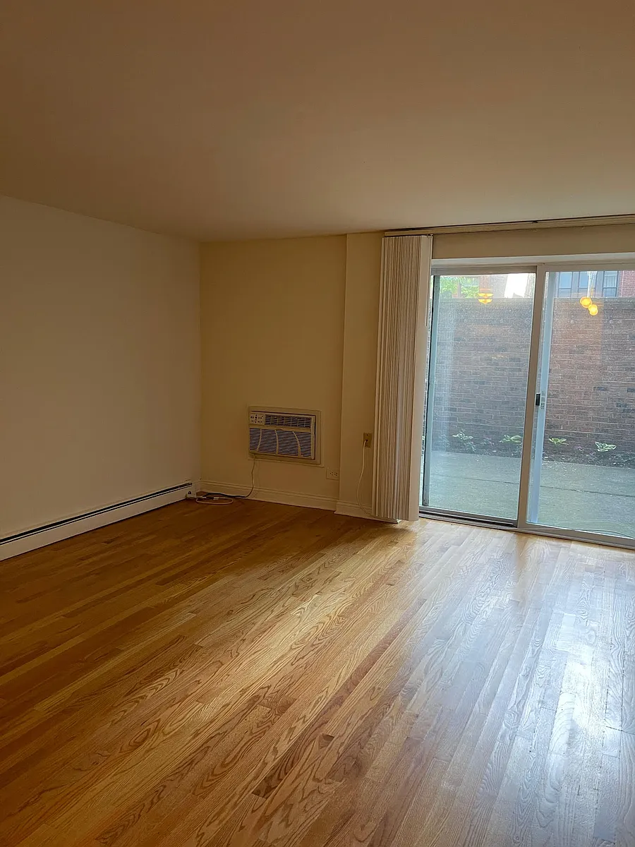 Building Photo - 3710-1 N Pine Grove Ave #103