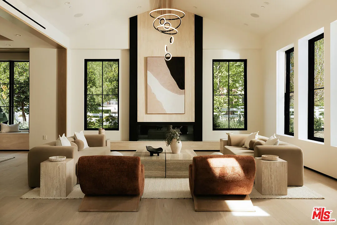 7 bed, 7.5 bath, 12803 sqft, $85,000 — Photo 3