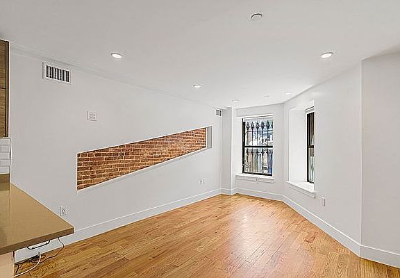 4th image of 891 Lafayette Ave APT 2