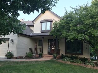 405 Cherry Hills Ln, Fort Calhoun, NE 68023