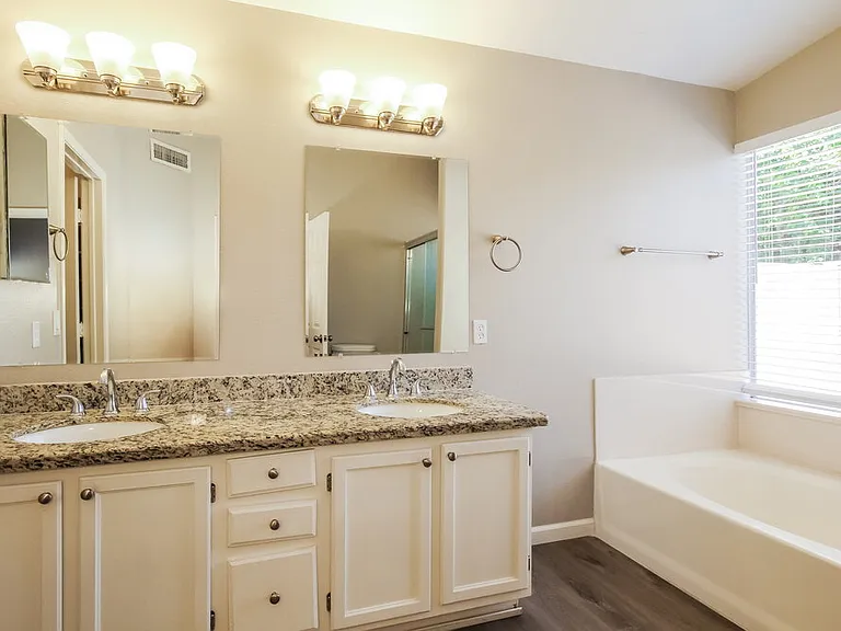 7522 W Kerry Ln — Photo 10
