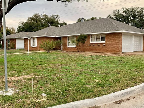 2nd image of 1836 College Hills Blvd